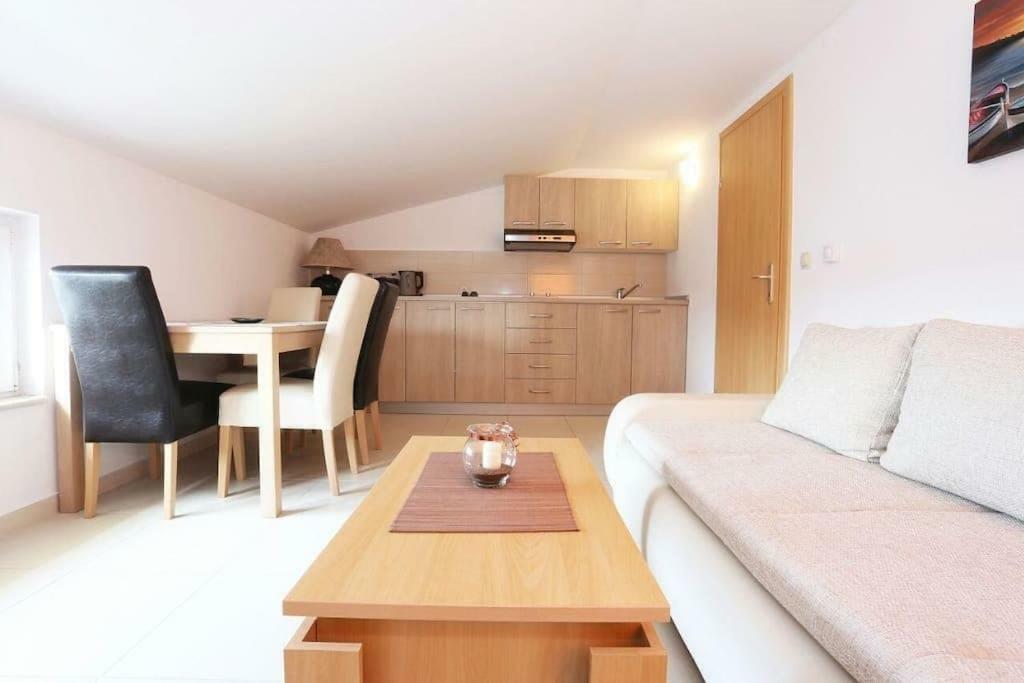 Apartmani Lili Sukosan Ngoại thất bức ảnh