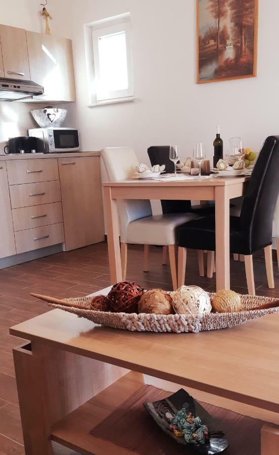 Apartmani Lili Sukosan Ngoại thất bức ảnh